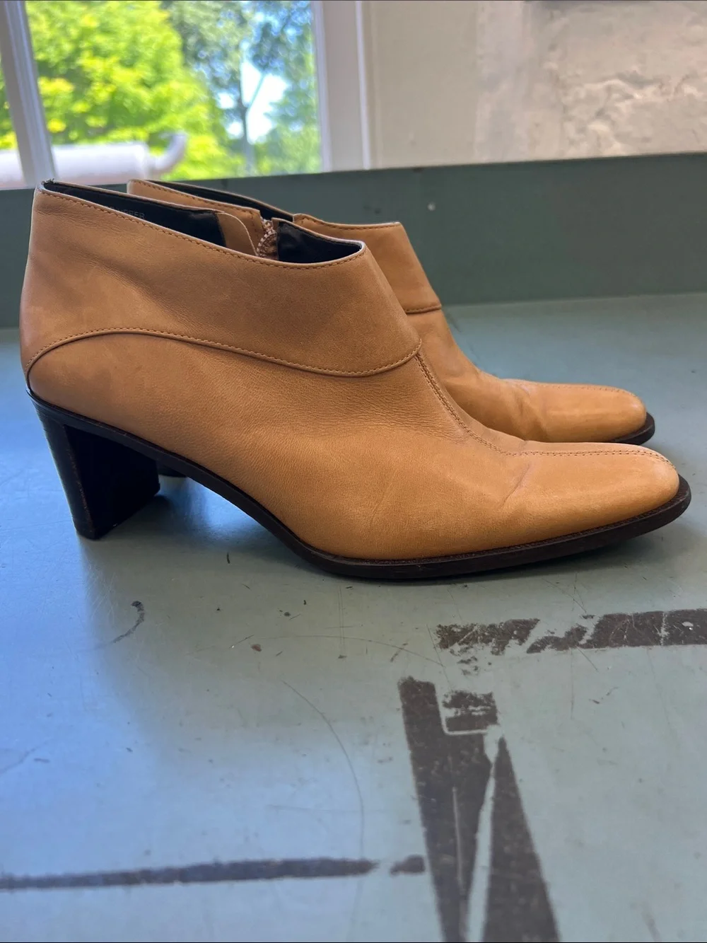 Vintage Etienne Aigner Tan Leather Chukka Boots Size 7